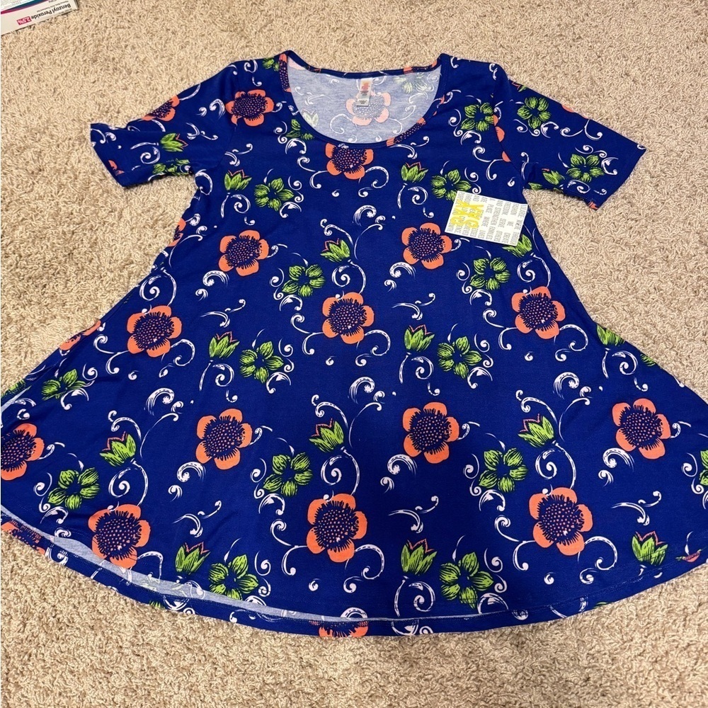 NWT LuLaRoe Perfect Tee w/flirty side slits & flattering half sleeve XXS